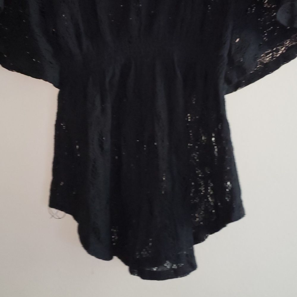 š
ŗforever 21 Lace Butterfly Sleeve Black Top - Picture 3 of 6